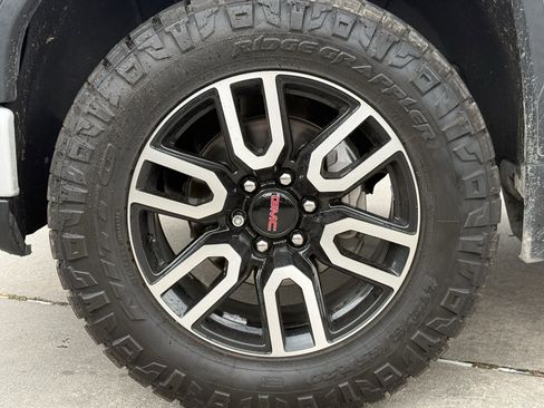 Used 2022 GMC Sierra 1500 AT4 w/ AT4 Premium Package AWD/4WD image 12