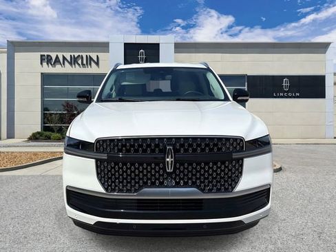 New 2026 Lincoln Navigator L Premier AWD/4WD image 2