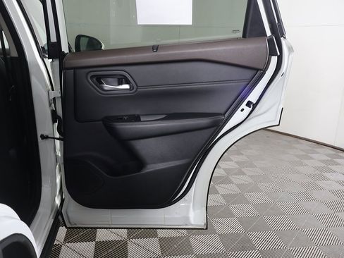 Used 2023 Nissan Rogue SL w/ SL Premium Package image 28