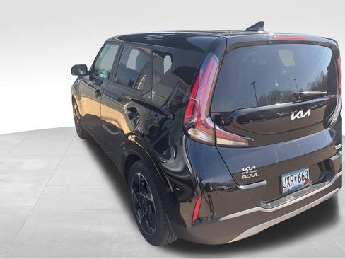 Certified 2023 Kia Soul EX image 3