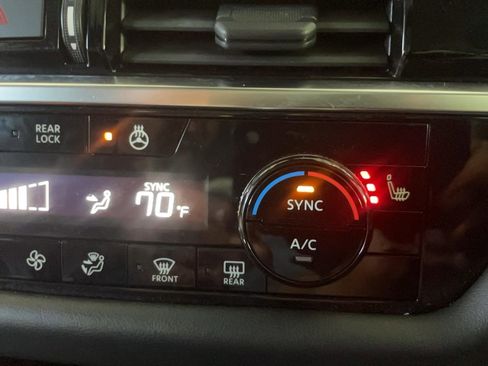 Used 2024 Nissan Pathfinder SL w/ SL Premium Package AWD/4WD image 18