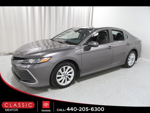 Certified 2022 Toyota Camry LE image 3