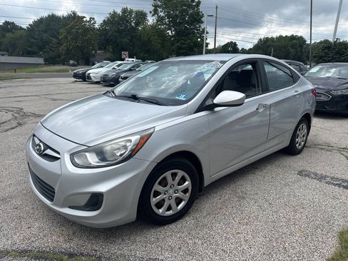 Used 2013 Hyundai Accent GLS FWD image 3