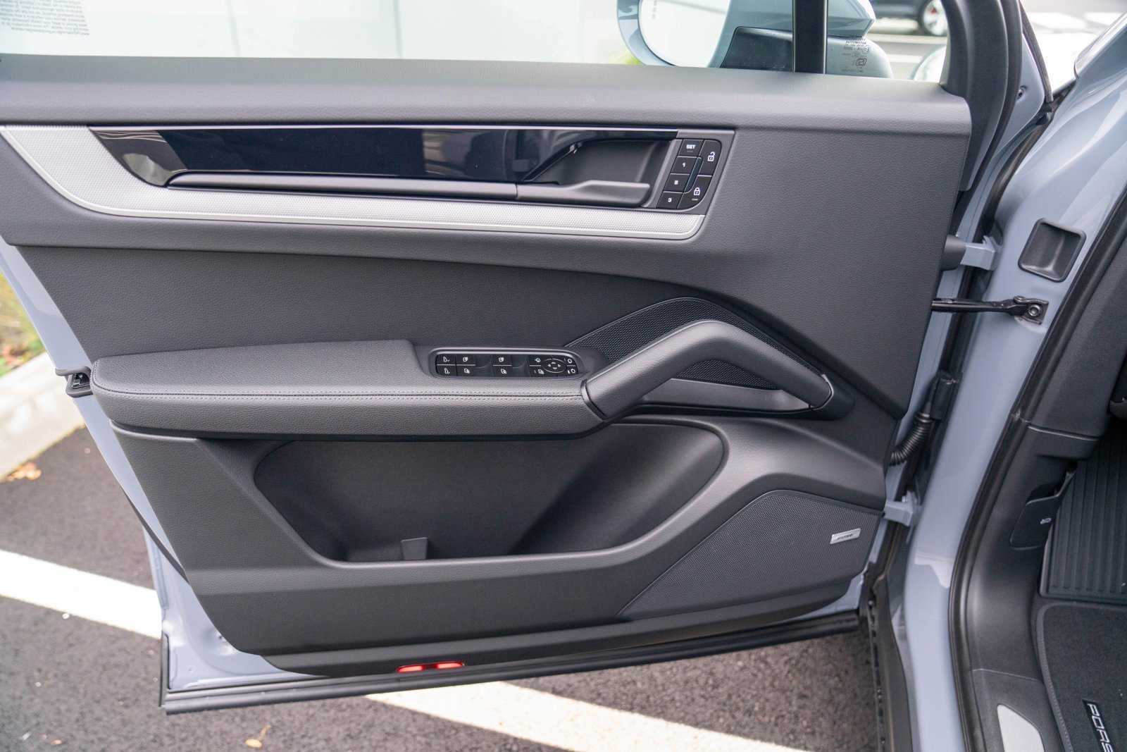 Certified 2026 Porsche Cayenne AWD/4WD image 10