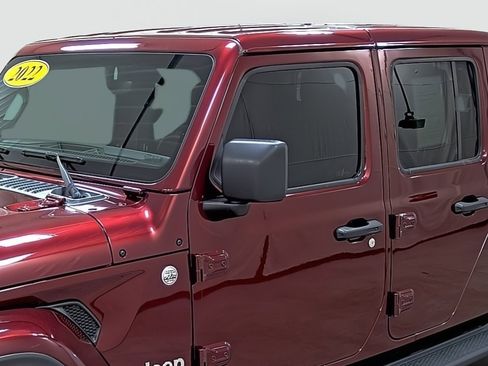 Used 2022 Jeep Gladiator Overland w/ LED Lighting Group AWD/4WD image 8