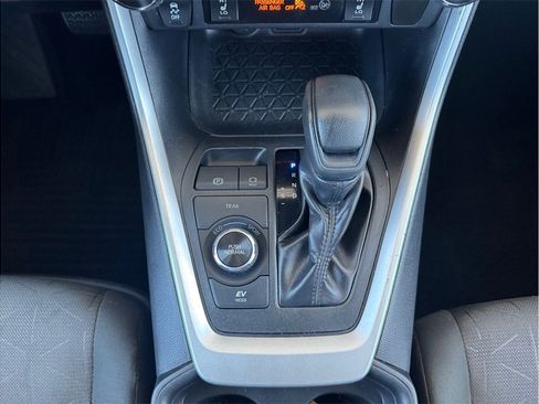 Used 2019 Toyota RAV4 XLE AWD/4WD image 12