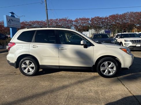 Used 2015 Subaru Forester 2.5i Premium w/ All-Weather Package image 4