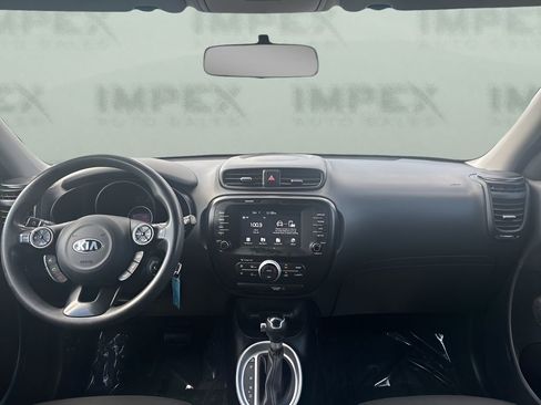 Used 2019 Kia Soul + image 11