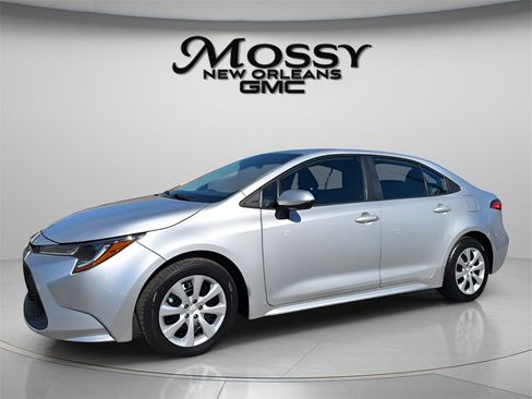 Used 2021 Toyota Corolla LE image 1