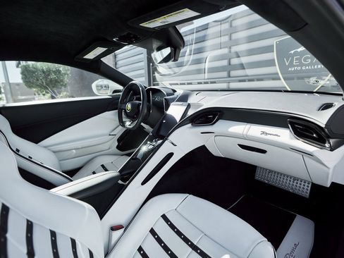 Used 2022 Ferrari Roma image 39