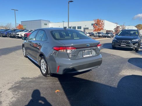 Used 2025 Toyota Corolla LE image 3