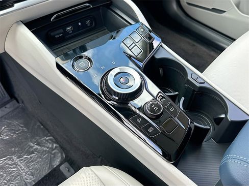 Used 2025 Kia Sportage EX w/ EX Premium Package image 16