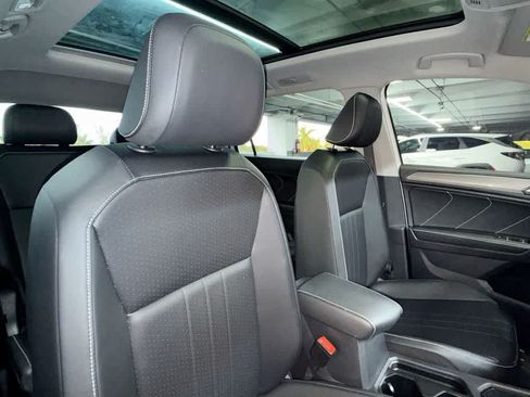 Certified 2024 Volkswagen Tiguan SE w/ Panoramic Sunroof Package FWD image 27