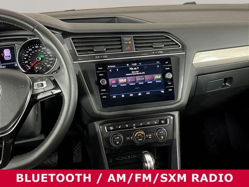 Used 2020 Volkswagen Tiguan SE w/ Panoramic Sunroof Package AWD/4WD image 9