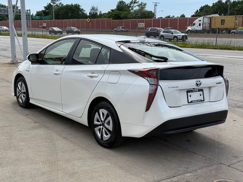 Used 2017 Toyota Prius Three w/ Advanced Technology Package FWD image 10