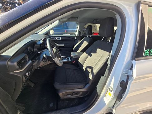 Used 2021 Ford Explorer XLT image 10