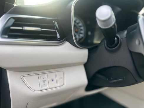 Used 2025 Genesis G70 2.5T image 14