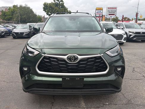 Used 2023 Toyota Highlander XLE AWD/4WD image 2