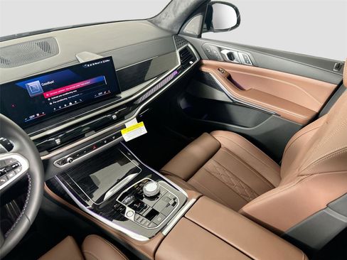 New 2026 BMW X7 M60i image 24