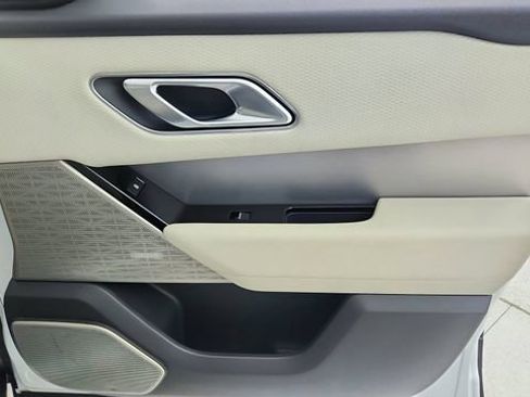 Used 2022 Land Rover Range Rover Velar R-Dynamic S image 23