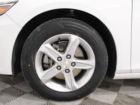 Used 2024 Chevrolet Malibu LS w/ Driver Confidence Package image 32