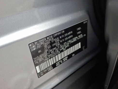 New 2025 Toyota RAV4 SE image 18