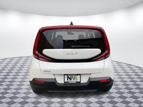 Used 2022 Kia Soul LX FWD image 4