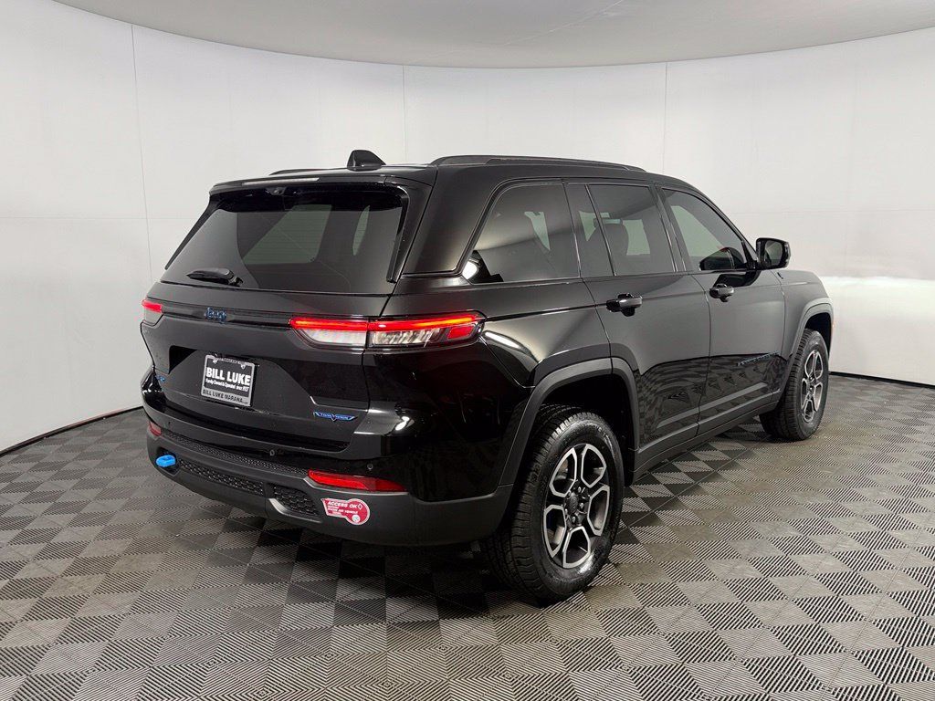 Used 2022 Jeep Grand Cherokee Trailhawk w/ Advanced Protech Group II AWD/4WD image 9