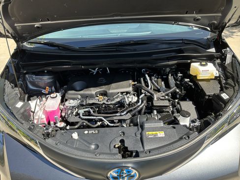 Used 2025 Toyota Sienna XLE w/ XLE Plus Package image 35