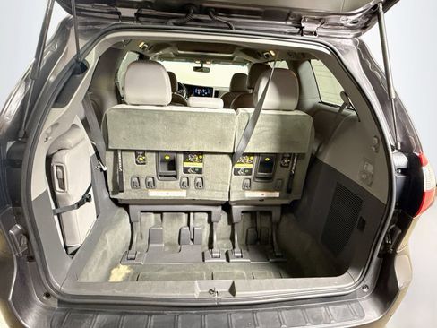 Used 2015 Toyota Sienna XLE Premium FWD image 23