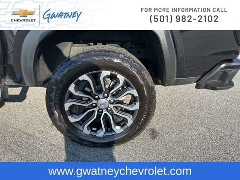 Used 2025 GMC Canyon Denali image 10