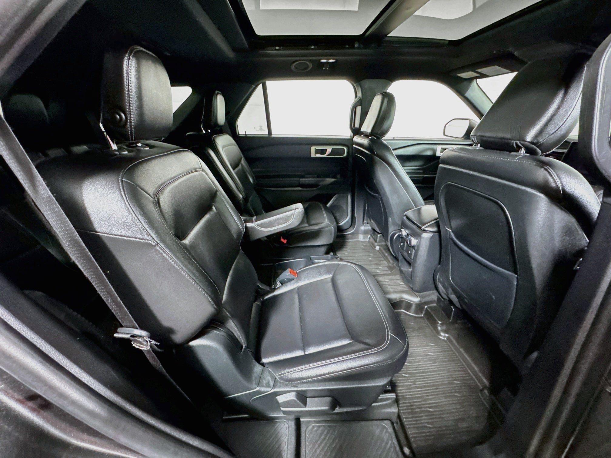 Used 2020 Ford Explorer XLT w/ Equipment Group 202A AWD/4WD image 26
