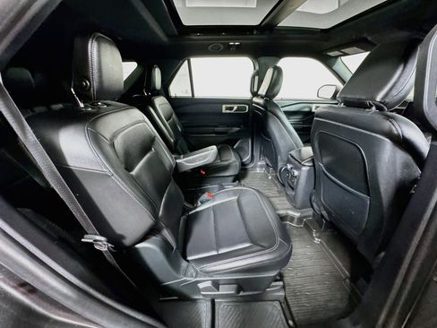 Used 2020 Ford Explorer XLT w/ Equipment Group 202A AWD/4WD image 26