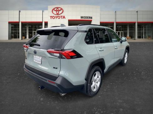 Certified 2021 Toyota RAV4 XLE w/ Convenience Package FWD image 4