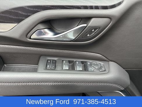 Used 2024 GMC Yukon XL Denali w/ Advanced Technology Package AWD/4WD image 12