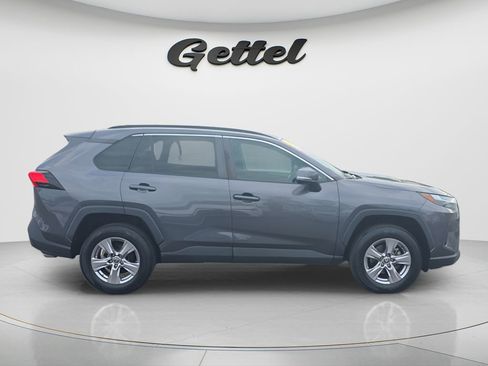 Used 2022 Toyota RAV4 XLE w/ Convenience Package FWD image 4