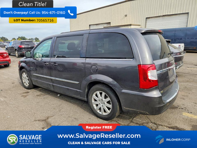 Used 2016 Chrysler Town & Country Touring FWD image 3