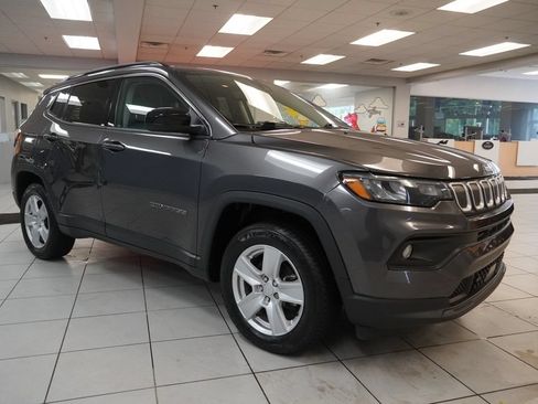 Used 2022 Jeep Compass Latitude AWD/4WD image 13