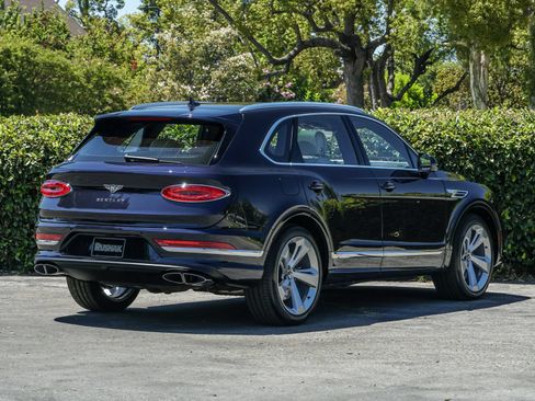 Certified 2024 Bentley Bentayga AWD/4WD image 7