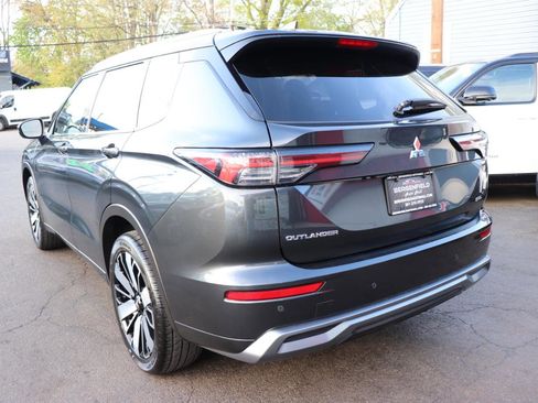 Used 2025 Mitsubishi Outlander SEL image 3