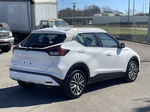 Used 2023 Nissan Kicks SV image 5