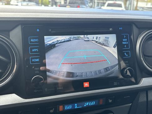 Used 2018 Toyota Tacoma TRD Off-Road image 21