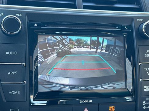 Used 2017 Toyota Camry XLE w/ Moonroof Package FWD image 20