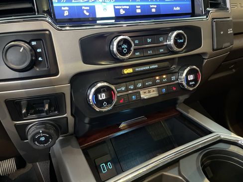 Used 2022 Ford F450 King Ranch w/ King Ranch Ultimate Package AWD/4WD image 31