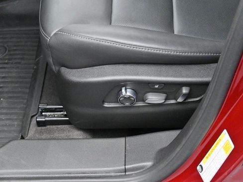 Used 2025 Cadillac XT4 Premium Luxury image 14