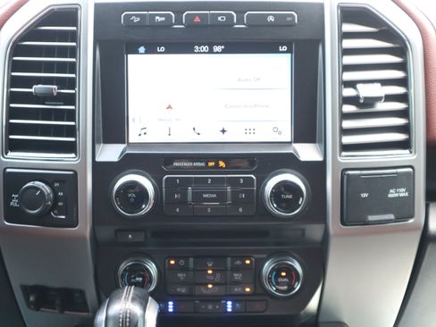 Used 2018 Ford F150 Platinum w/ Equipment Group 701A Luxury AWD/4WD image 13