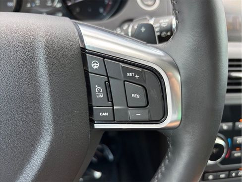Used 2019 Land Rover Discovery Sport SE AWD/4WD image 24
