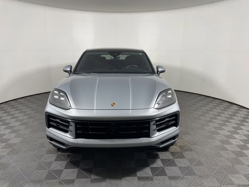 Used 2024 Porsche Cayenne Coupe image 10