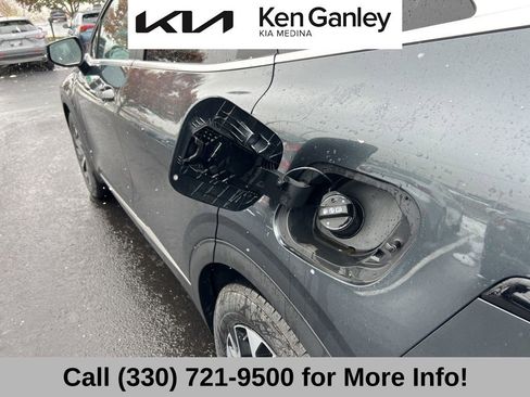 Used 2025 Kia Sportage EX image 51
