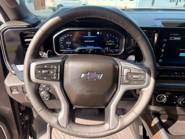 Used 2023 Chevrolet Silverado 1500 RST w/ Z71 Off-Road Package AWD/4WD image 13